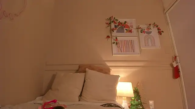  emily  st online show from December 19, 2:24 pm