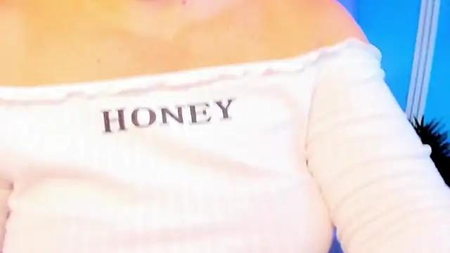 dahianeconnor online show from February 23, 11:40 am