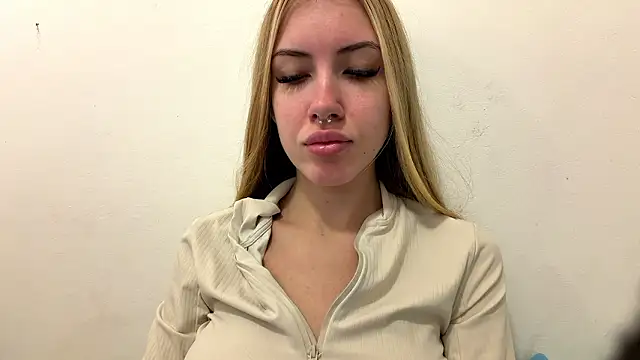 Snapshot of Humble_Peach chatting on January 9, 4:21 pm Humble Peach online show from January 9, 4:21 pm