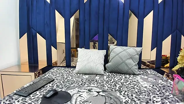 MilaSeduction online show from January 6, 8:45 pm