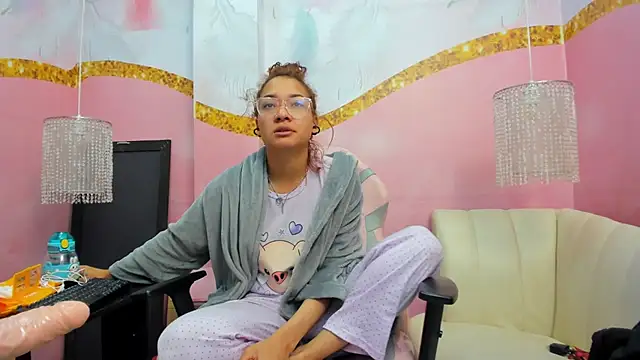Snapshot of Jadde_Greyy_ chatting on April 19, 12:04 pm Jadde Greyy online show from April 19, 12:04 pm