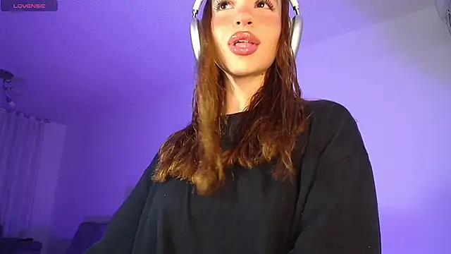 alina lee online show from March 11, 1:22 am