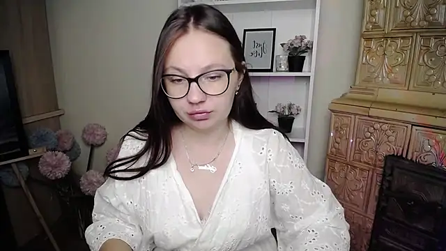LiliaErmi online show from August 8, 6:15 am