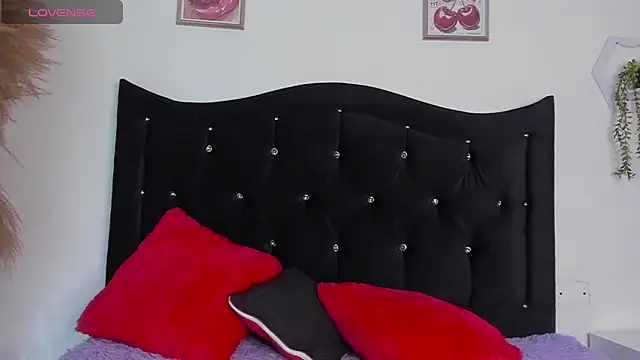 Snapshot of Victoriia_Xx chatting on December 16, 1:05 pm Victoriia Xx online show from December 16, 1:05 pm