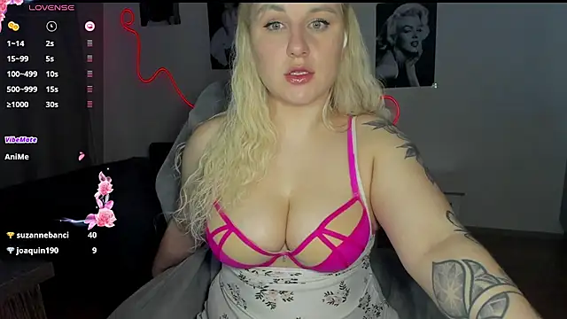 Snapshot of elly_blondy chatting on May 15, 8:05 pm elly blondy online show from May 15, 8:05 pm