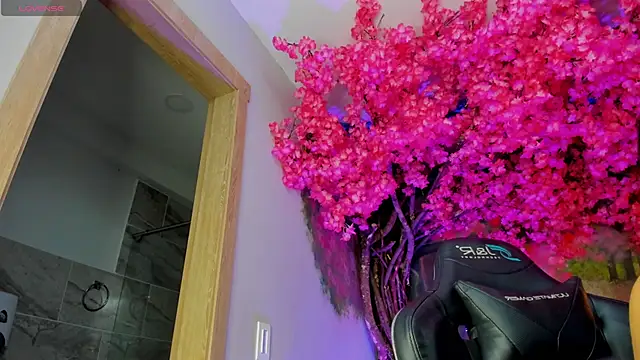 marahanson  online show from January 7, 7:05 pm