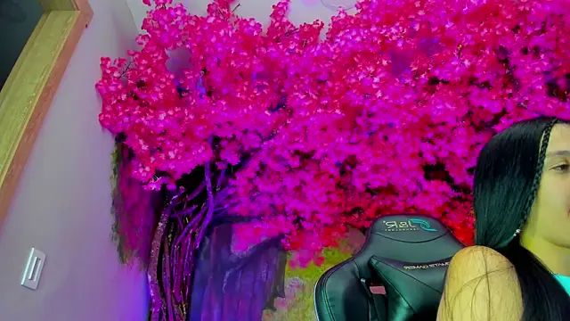 marahanson  online show from January 15, 7:39 pm