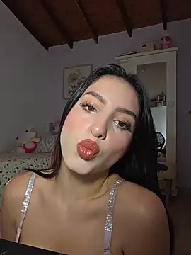 Snapshot of Esmeralda_Rossi chatting on February 2, 4:17 pm Esmeralda Rossi online show from February 2, 4:17 pm