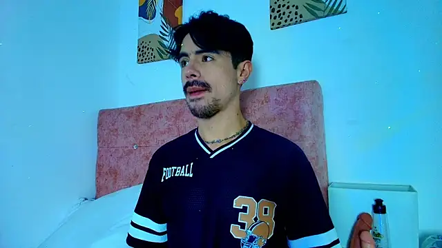 Ethan Briggs online show from January 13, 3:23 am