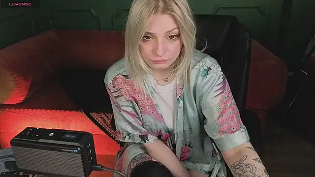 Aska Asami online show from January 19, 9:35 am