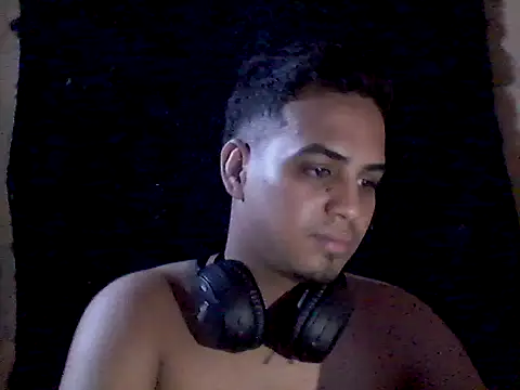 Snapshot of The_boysexy chatting on May 6, 4:41 am The boysexy online show from May 6, 4:41 am