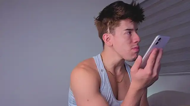 maxxcooper1 online show from December 19, 4:41 am