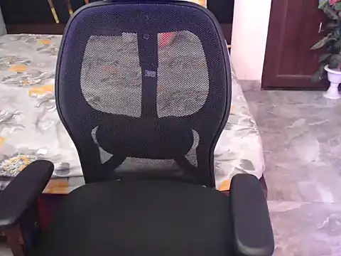 Snapshot of hey-pinky chatting on February 1, 5:06 am hey-pinky online show from February 1, 5:06 am