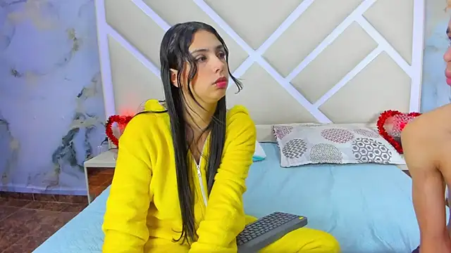 Ardiente couple online show from December 14, 8:30 am