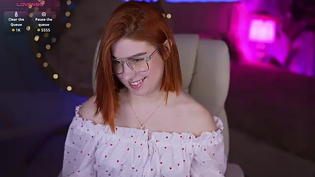 GingerPinky online show from March 24, 2:11 pm