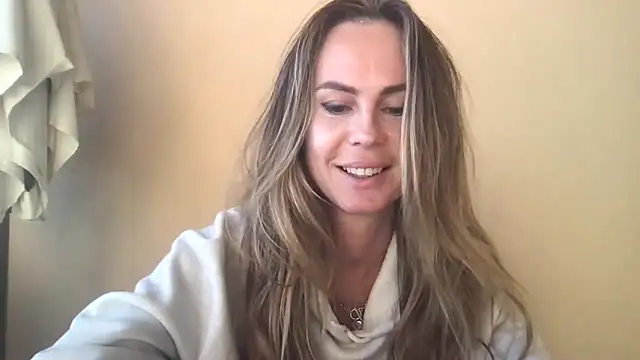 Snapshot of LeMilf chatting on February 8, 3:04 pm LeMilf online show from February 8, 3:04 pm