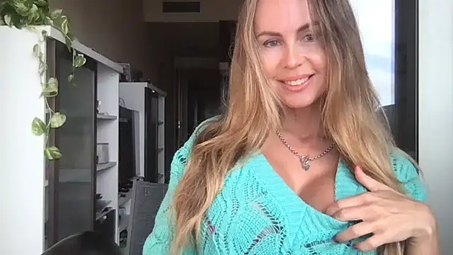 Snapshot of LeMilf chatting on February 11, 9:36 am LeMilf online show from February 11, 9:36 am