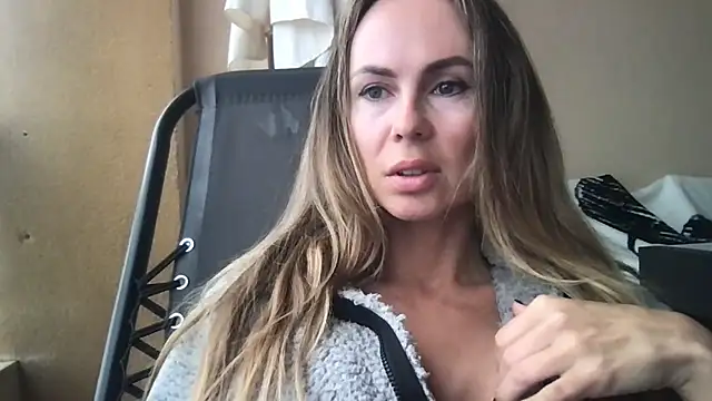 Snapshot of LeMilf chatting on February 28, 7:53 am LeMilf online show from February 28, 7:53 am