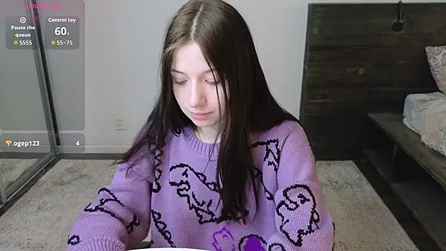 AlicePowells online show from April 10, 11:15 am