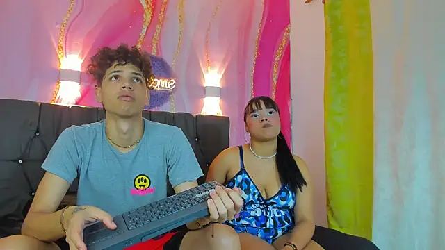 Snapshot of Jessy_and_Joy chatting on December 19, 6:59 pm Jessy and Joy online show from December 19, 6:59 pm