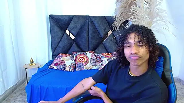 angelll18  online show from March 12, 9:10 pm