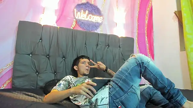 Straight Guy22 online show from January 8, 4:15 am