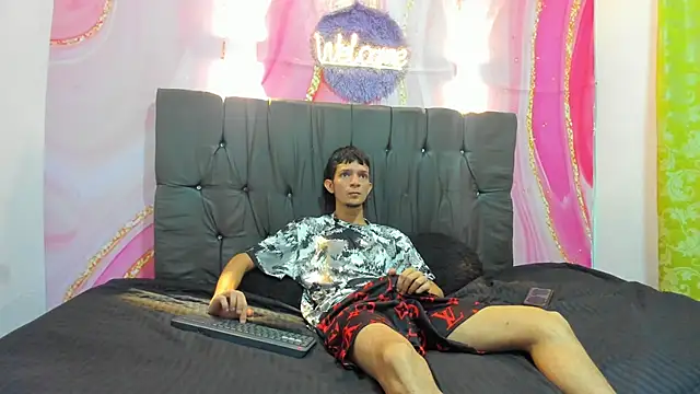 Straight Guy22 online show from January 11, 4:06 am