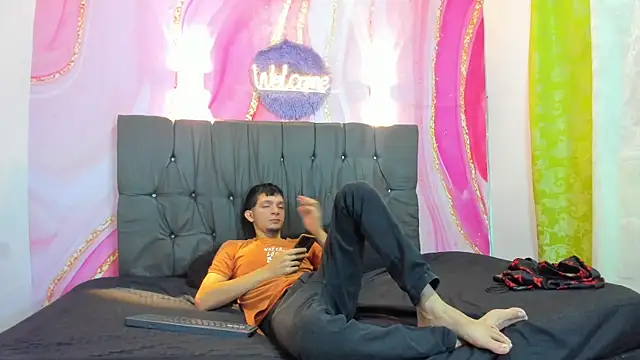 Straight Guy22 online show from January 13, 4:40 am