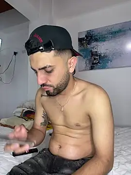 Snapshot of jamess_0 chatting on May 11, 9:34 pm jamess 0 online show from May 11, 9:34 pm
