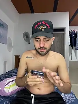 Snapshot of jamess_0 chatting on May 25, 3:56 am jamess 0 online show from May 25, 3:56 am
