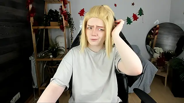 KellyKik online show from December 17, 8:04 pm