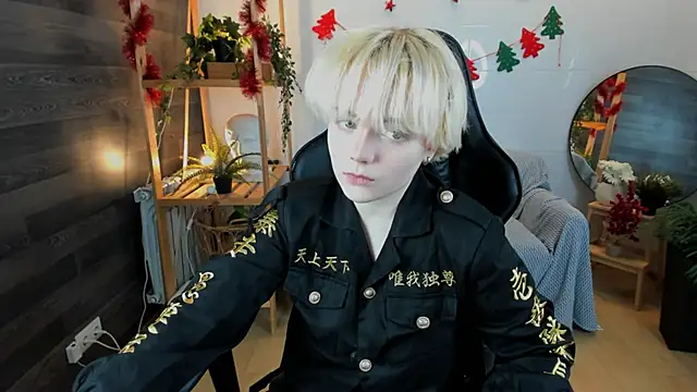 KellyKik online show from December 19, 8:27 pm