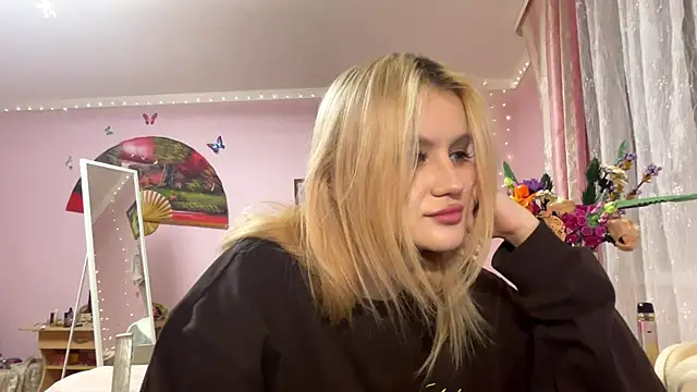 MelisaBloomy online show from December 14, 2:11 pm