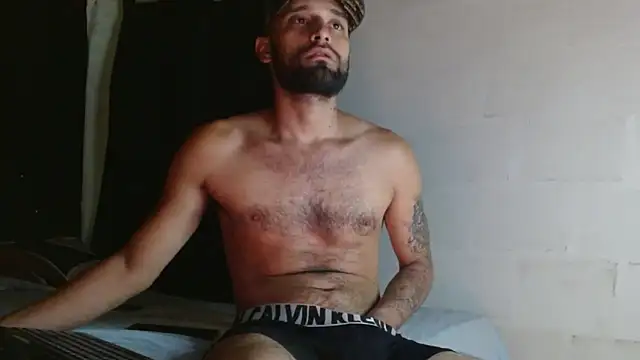 Snapshot of Alex_Flame_ chatting on April 7, 6:25 am Alex Flame online show from April 7, 6:25 am