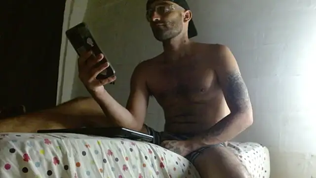 Snapshot of Alex_Flame_ chatting on April 23, 3:52 am Alex Flame online show from April 23, 3:52 am