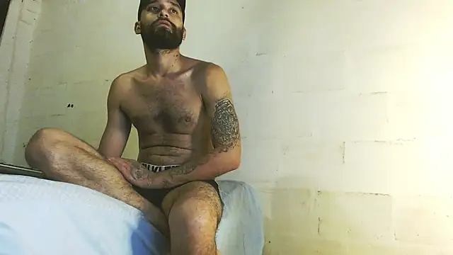 Snapshot of Alex_Flame_ chatting on May 22, 3:46 am Alex Flame online show from May 22, 3:46 am