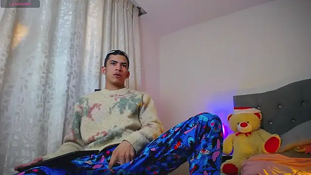 Snapshot of TOMBOYSEXX chatting on December 16, 1:16 pm TOMBOYSEXX online show from December 16, 1:16 pm