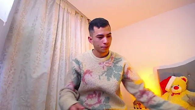 Snapshot of TOMBOYSEXX chatting on December 22, 11:18 am TOMBOYSEXX online show from December 22, 11:18 am