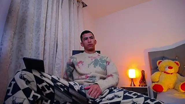 Snapshot of TOMBOYSEXX chatting on January 6, 11:14 am TOMBOYSEXX online show from January 6, 11:14 am