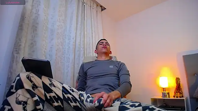 Snapshot of TOMBOYSEXX chatting on January 8, 11:34 am TOMBOYSEXX online show from January 8, 11:34 am