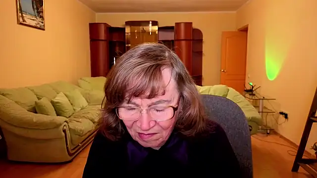 Betty Bricks online show from December 16, 1:38 pm