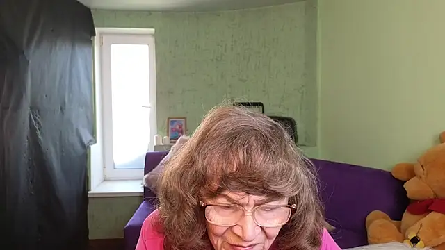 Betty Bricks online show from May 28, 1:52 pm