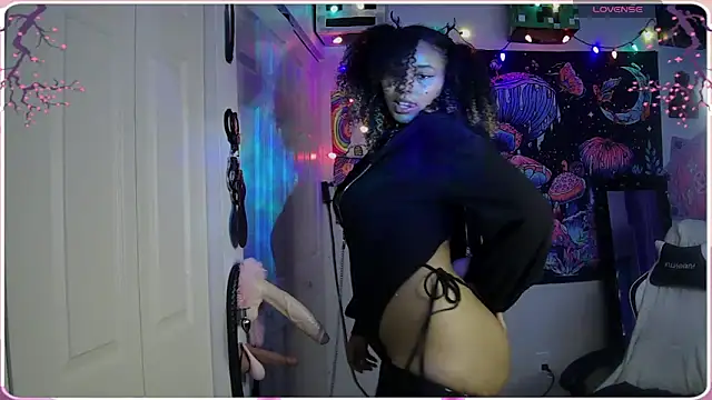 Snapshot of HonneyBunnyXO chatting on June 12, 9:14 pm HonneyBunnyXO online show from June 12, 9:14 pm