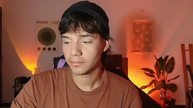 CrisotpherMoretti online show from December 19, 5:42 pm