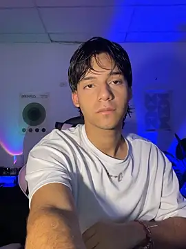 CrisotpherMoretti online show from December 22, 4:37 pm