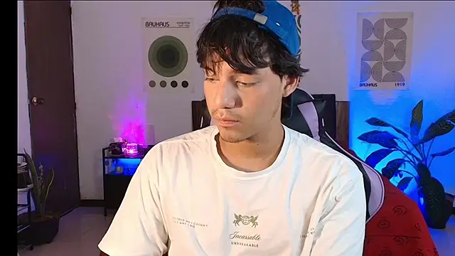 CrisotpherMoretti online show from January 8, 5:37 pm