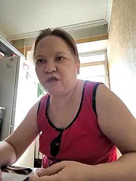 -Queen- online show from February 6, 10:29 am