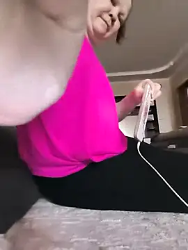 -Queen- online show from February 12, 12:22 pm