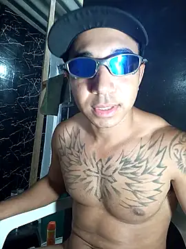 Snapshot of Felipe4848 chatting on April 4, 11:46 pm Felipe4848 online show from April 4, 11:46 pm
