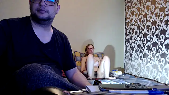 yunis32 online show from March 12, 5:38 pm